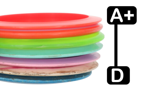 Begagnade discgolfdiscar från Discace of Sweden i skick A+ till D enligt Disc Replay-skalan sedda från sidan